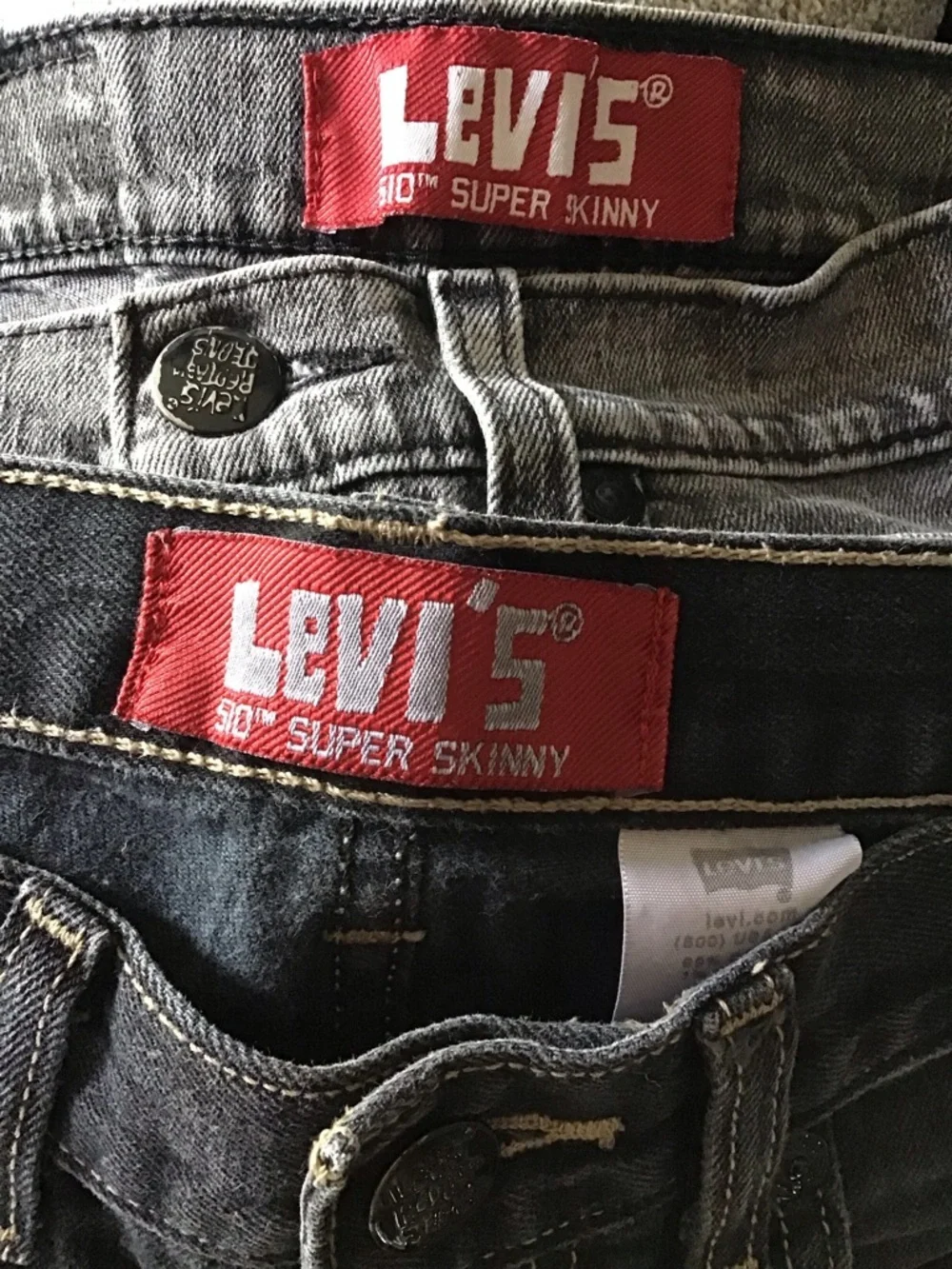 Levi's boy’s Bundle of 2 Black and Gray Acid Wash Jeans Pair Size 12 -26X26